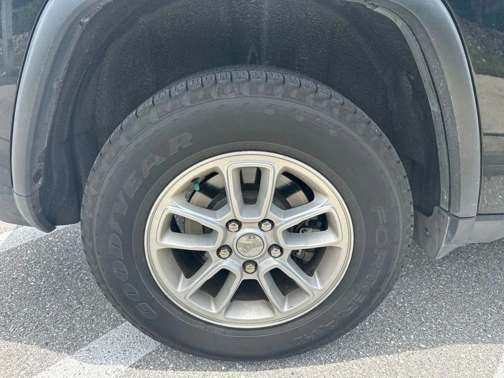 Used 2020 Diamond Black Jeep Laredo E image 14
