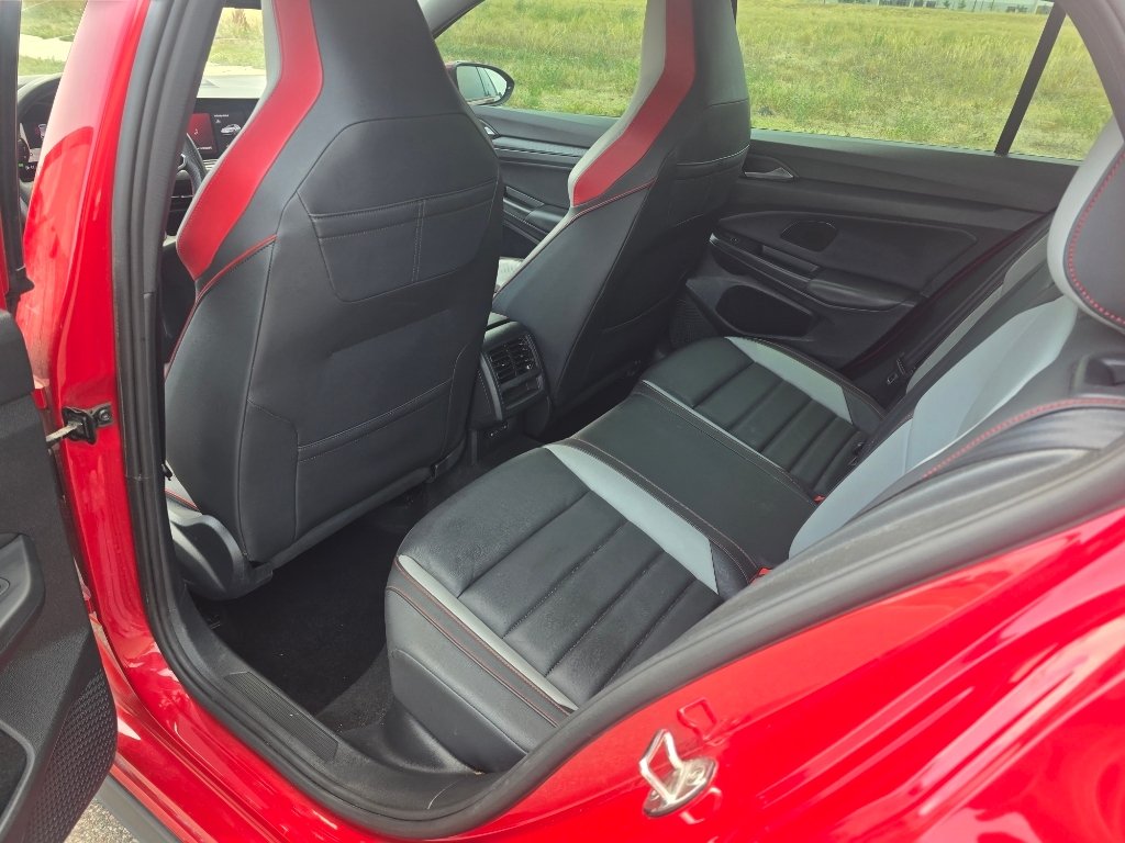 Used 2024 Kings Red Metallic Volkswagen SE image 15