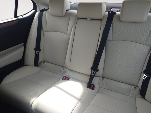 2025 Lexus ES 350 - Photo 13