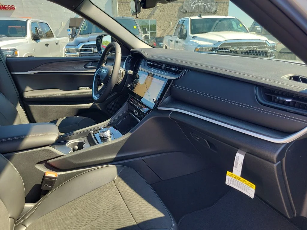 New 2026 Silver Zynith Jeep Altitude image 33