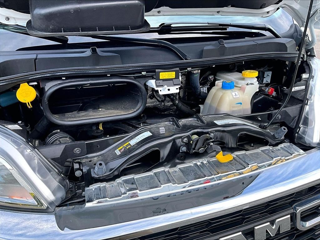 Used 2025 White Ram Base image 32