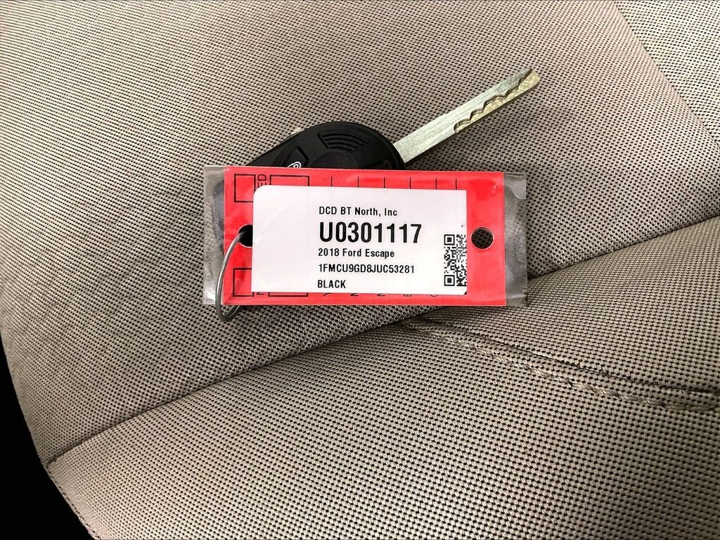 Used 2018 Black Ford SE image 32