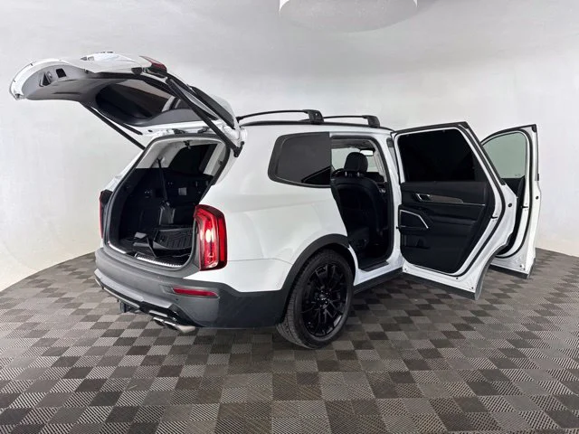 Used 2022 White Kia SX image 17