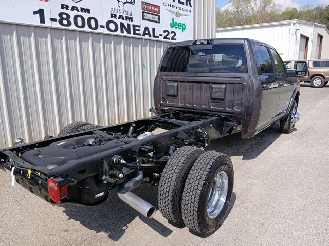 New 2026 Granite Crystal Metallic Clear-Coat Exterior Paint RAM Laramie image 3