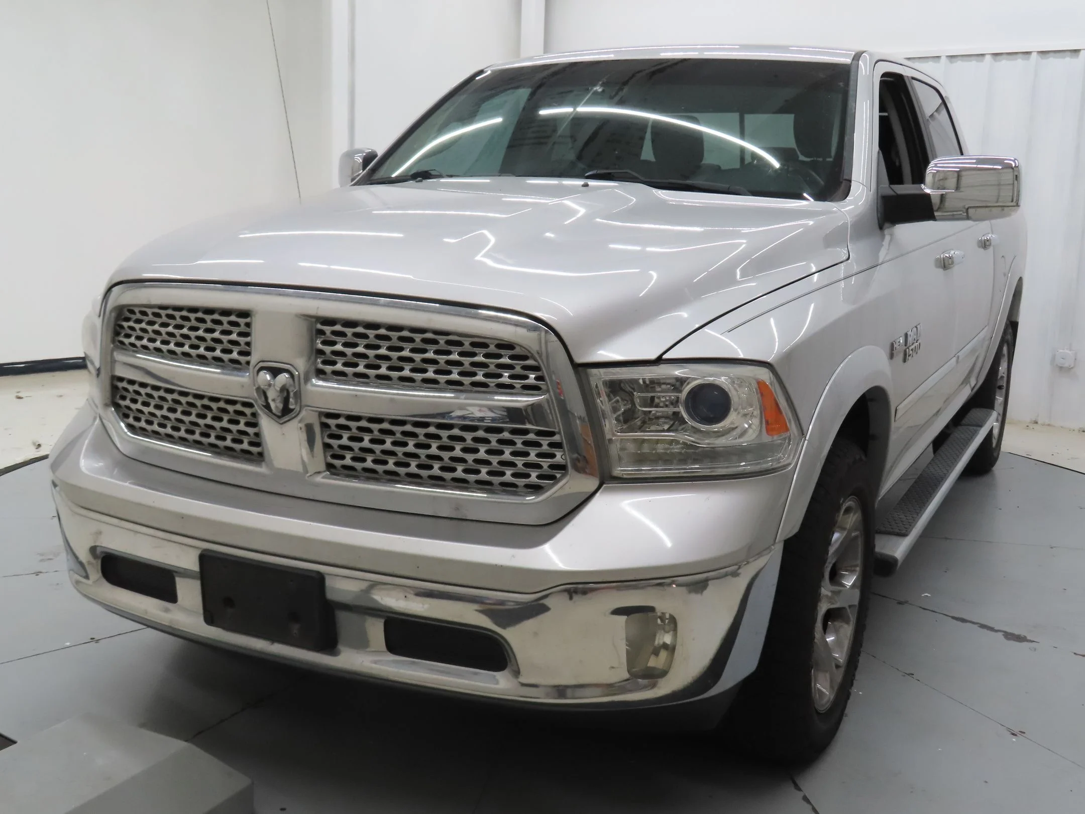 Used 2017 Silver Ram Laramie image 8