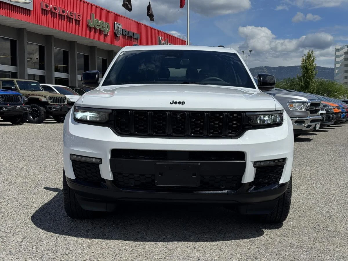 Used 2024 White Jeep Limited image 2
