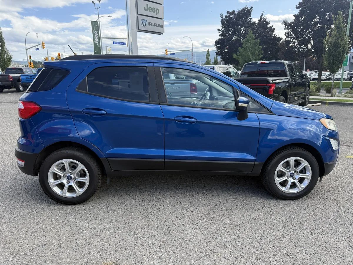Used 2018 Blue Ford SE image 9