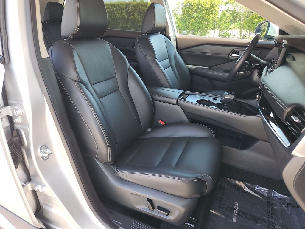 Certified Used 2022 Silver Nissan SL image 14