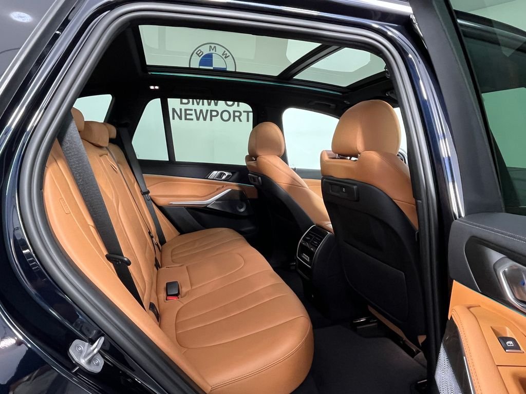Used 2022 Black BMW xDrive40i image 21