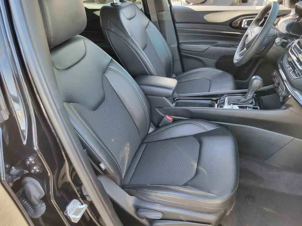 Used 2023 Black Jeep Latitude image 17