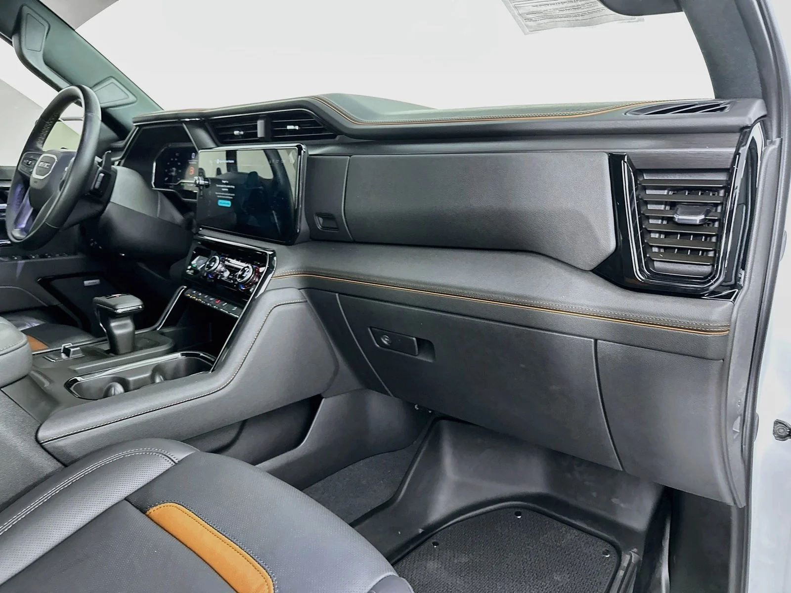 Used 2025 Summit White GMC AT4 image 31