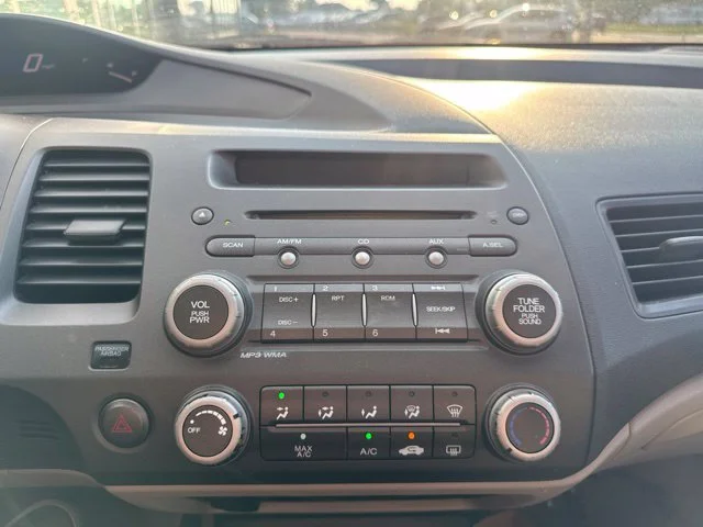 Used 2011 White Honda LX image 16