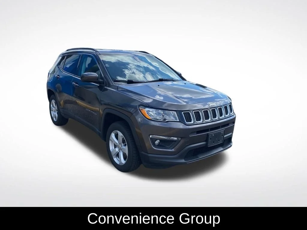 Used 2021 Gray Jeep Latitude image 3