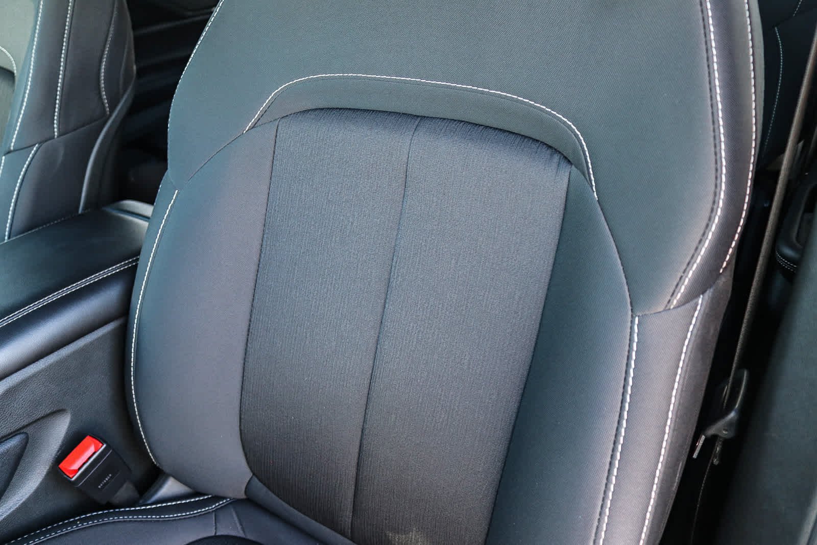 Used 2025 Diamond Black Crystal Pearlcoat Jeep Laredo X image 23