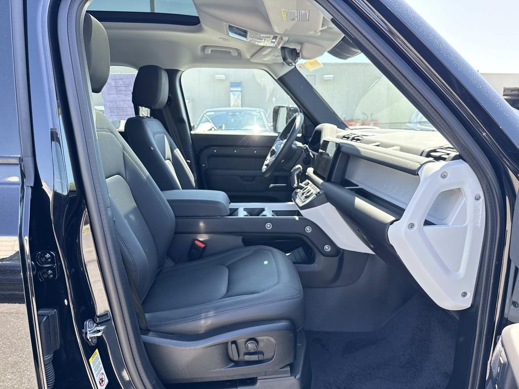 Used 2025 Black Land Rover S image 13