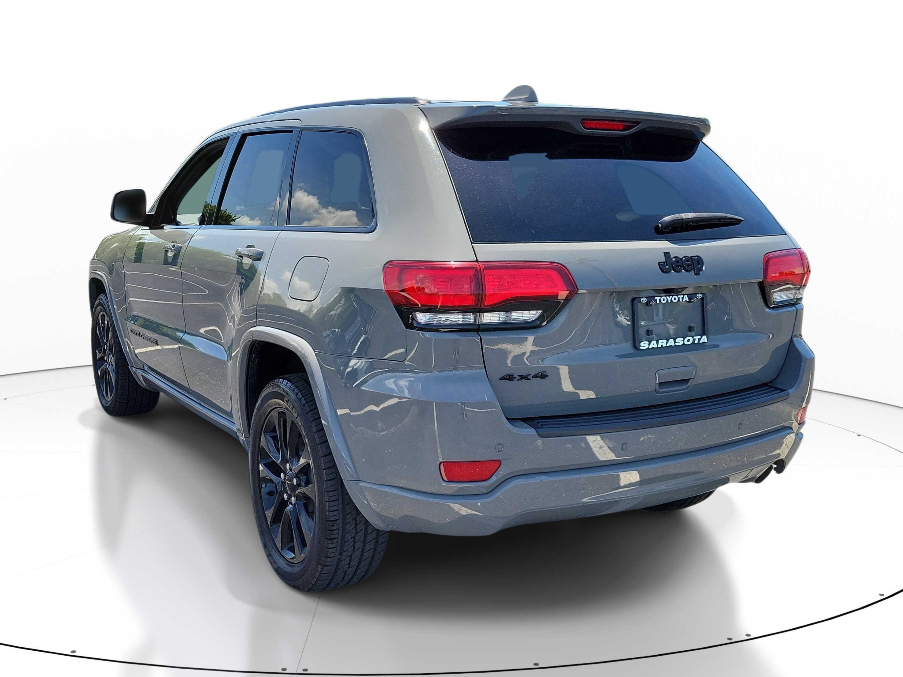 Used 2021 Sting-Gray Clearcoat Jeep Laredo X image 3