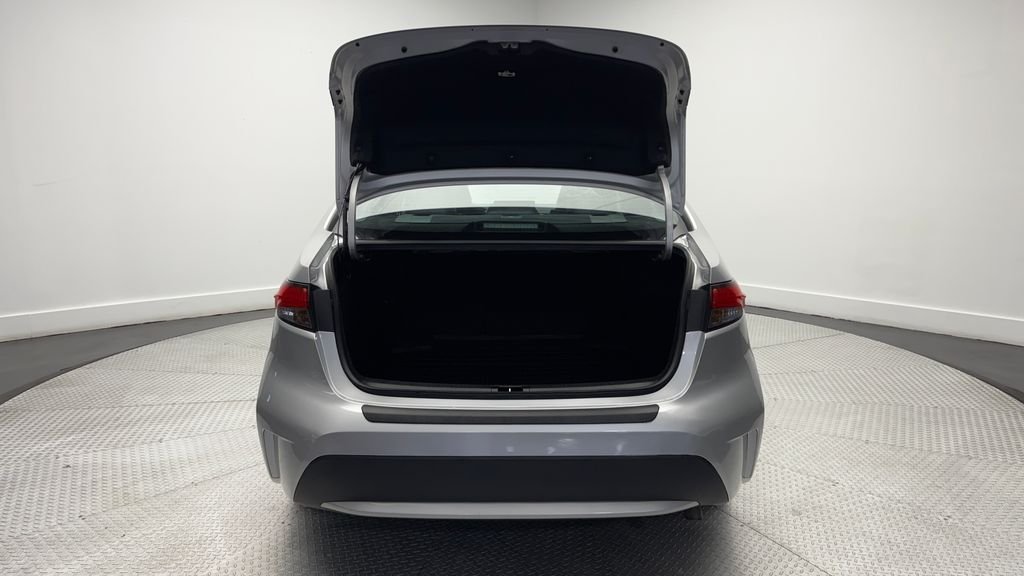 Used 2020 Silver Toyota XLE image 39