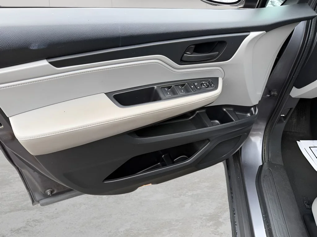 Used 2018 Pewter Honda EX image 13