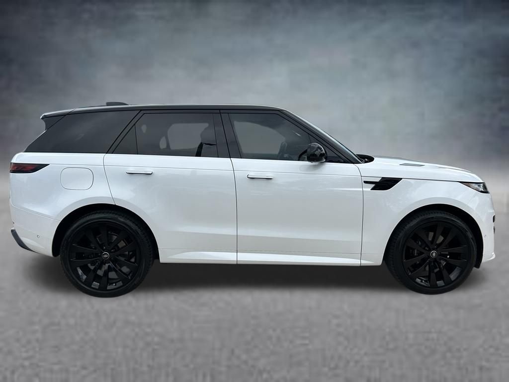 Used 2024 White Land Rover Dynamic SE image 7
