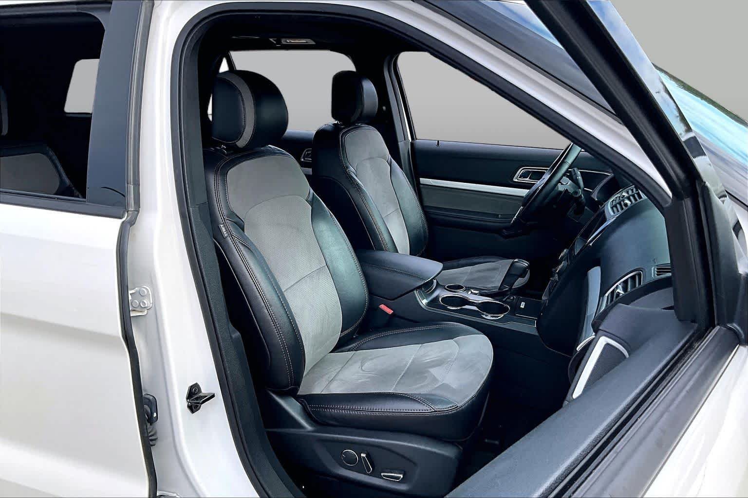 Used 2017 White Platinum Metallic Tri-Coat Ford XLT image 8