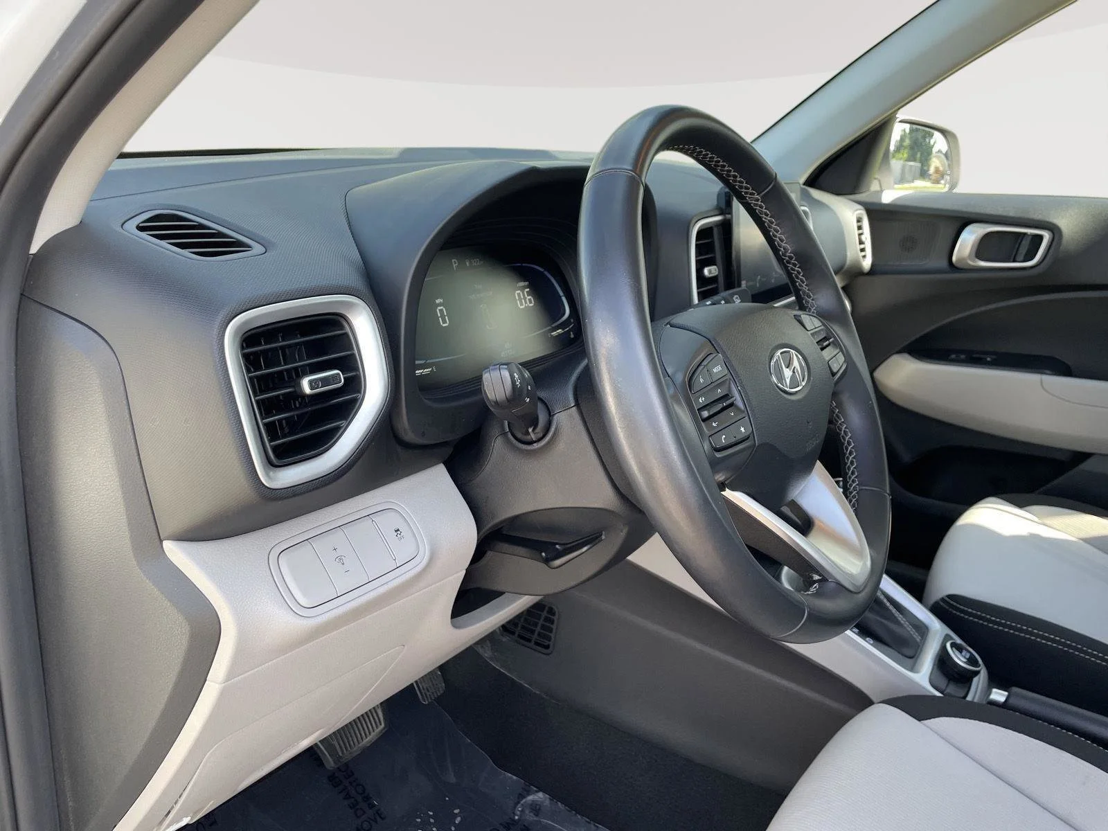 Used 2024 Lunar White Hyundai SEL image 26