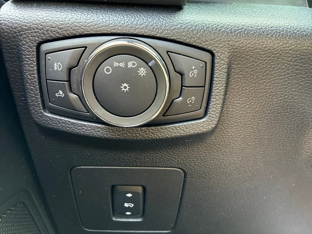 Used 2016 Red Ford XLT image 19