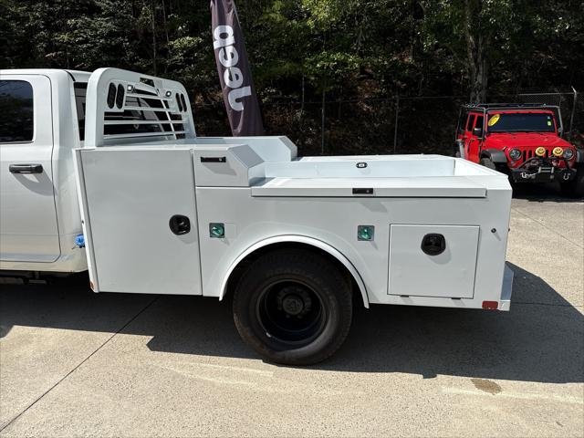 New 2026 Bright White Clear-Coat Exterior Paint RAM TRADESMAN Chassis Cab image 28