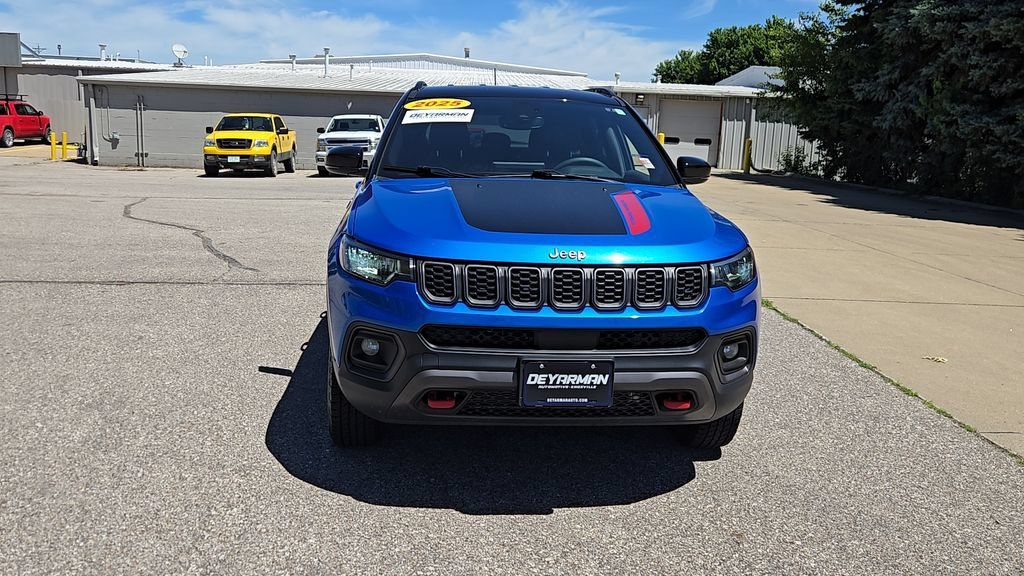 Used 2025 Hydro Blue Pearlcoat Jeep Trailhawk image 3