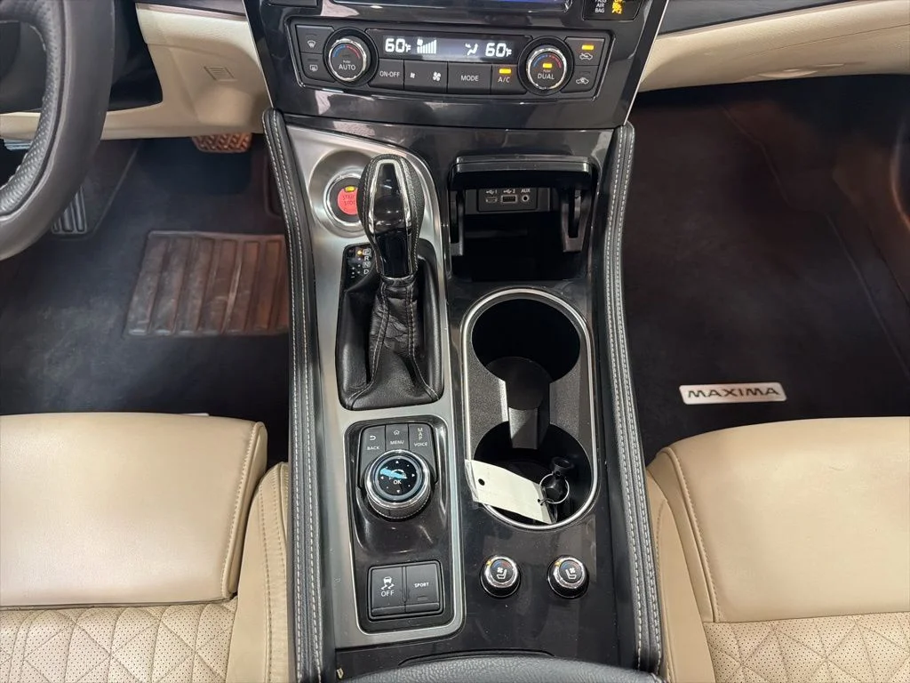 Used 2022 Black Nissan Platinum image 21