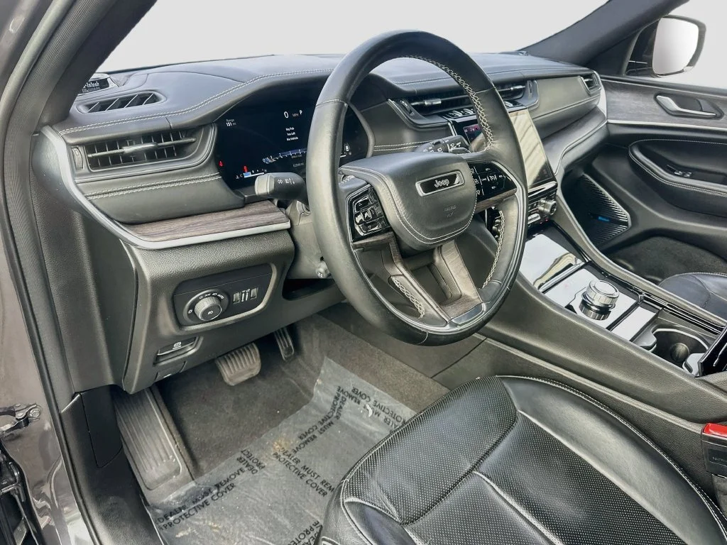Used 2022 Gray Jeep Overland image 9