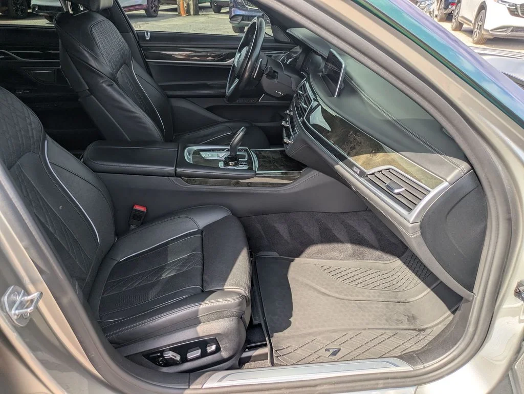Used 2020 Gray BMW 750i xDrive image 22
