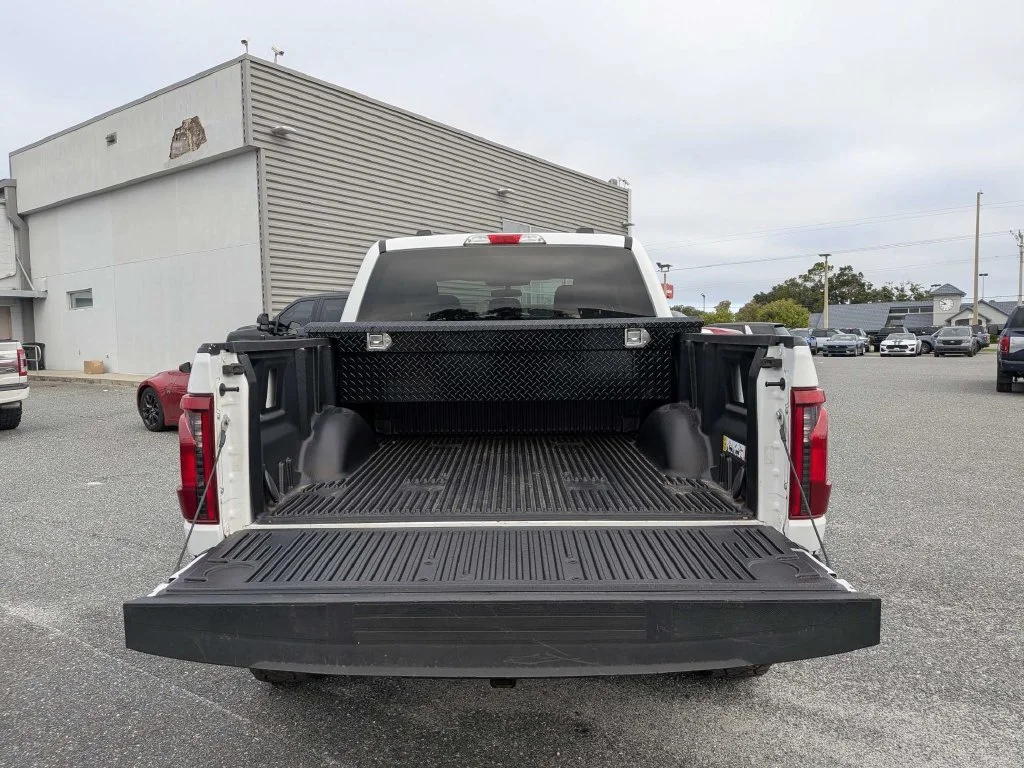 Certified Used 2025 Oxford White Ford XLT image 12