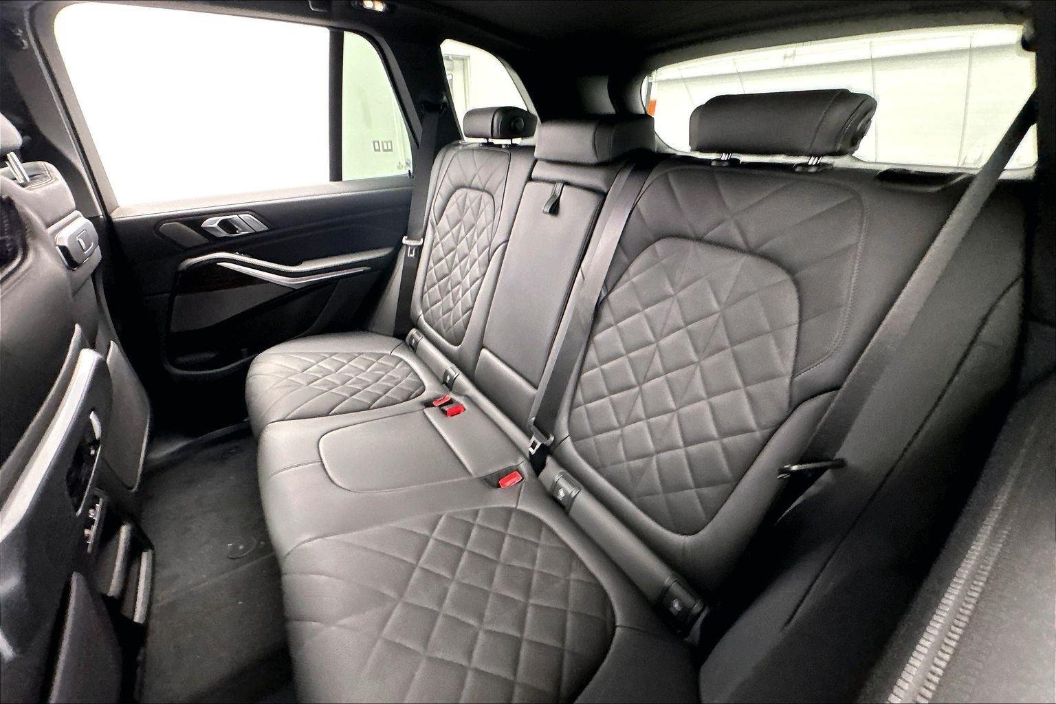 New 2026 Black Sapphire Metallic BMW xDrive40i image 26