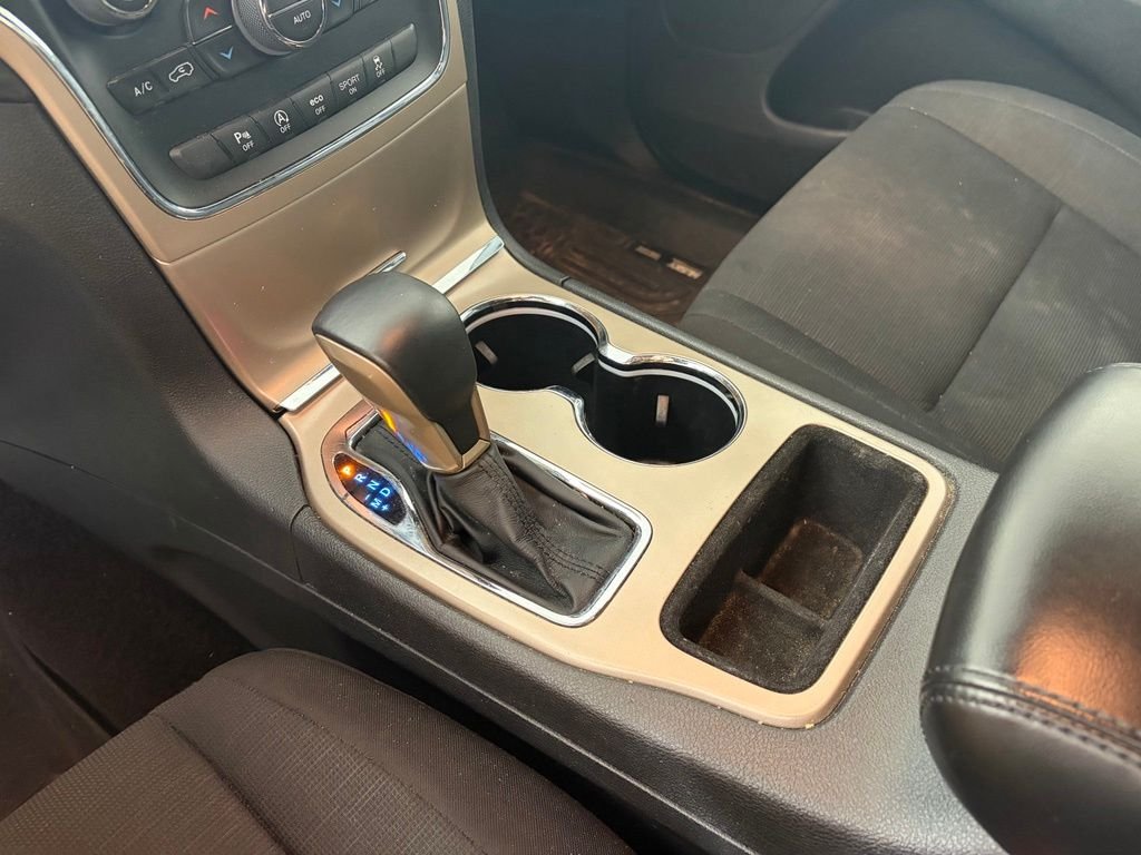 Used 2017 White Jeep Laredo image 8