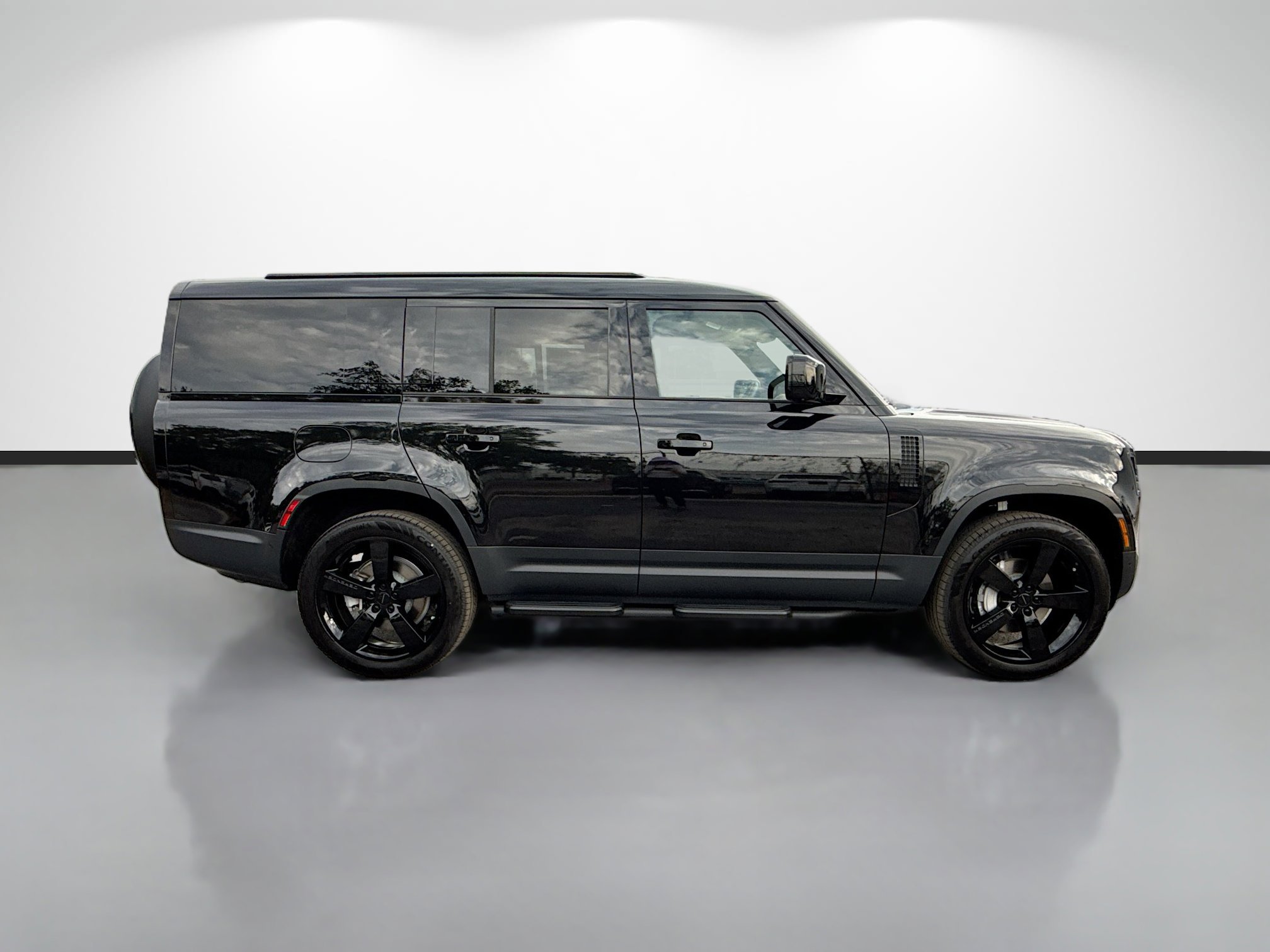 New 2026 Santorini Black Land Rover S image 6