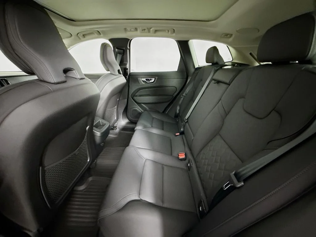 2026 Volvo XC60 Plus - Photo 21