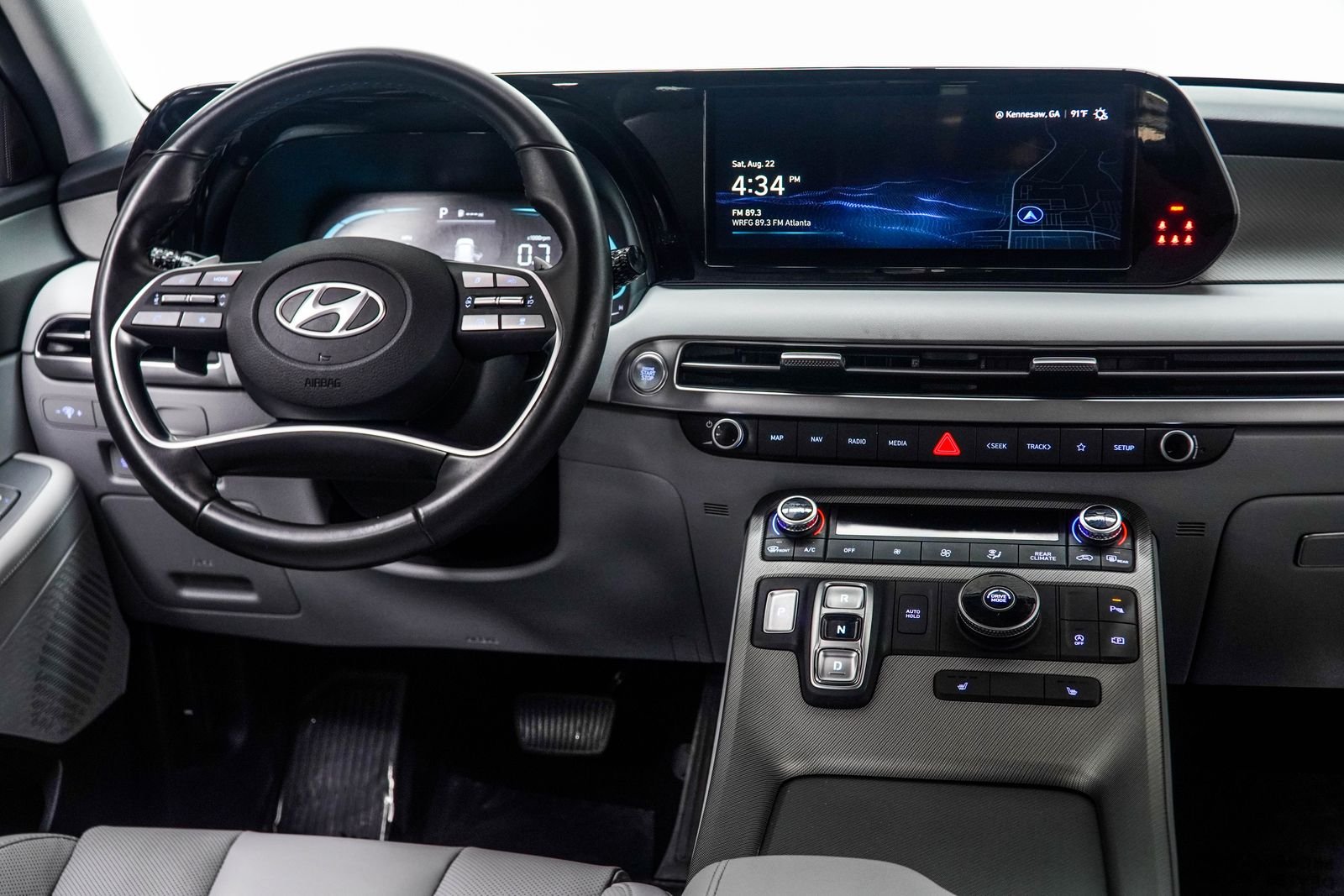 Used 2025 Black Hyundai SEL image 18