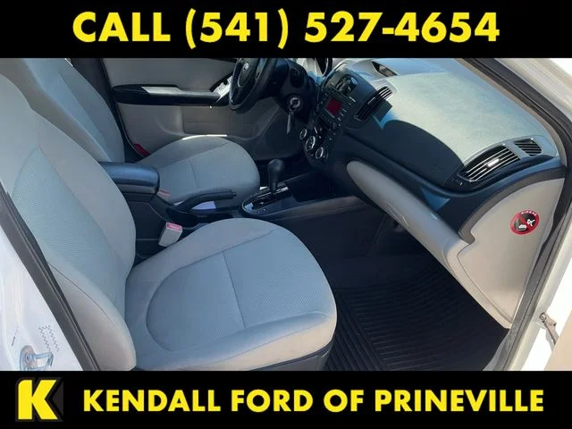 Used 2010 White Kia EX image 15