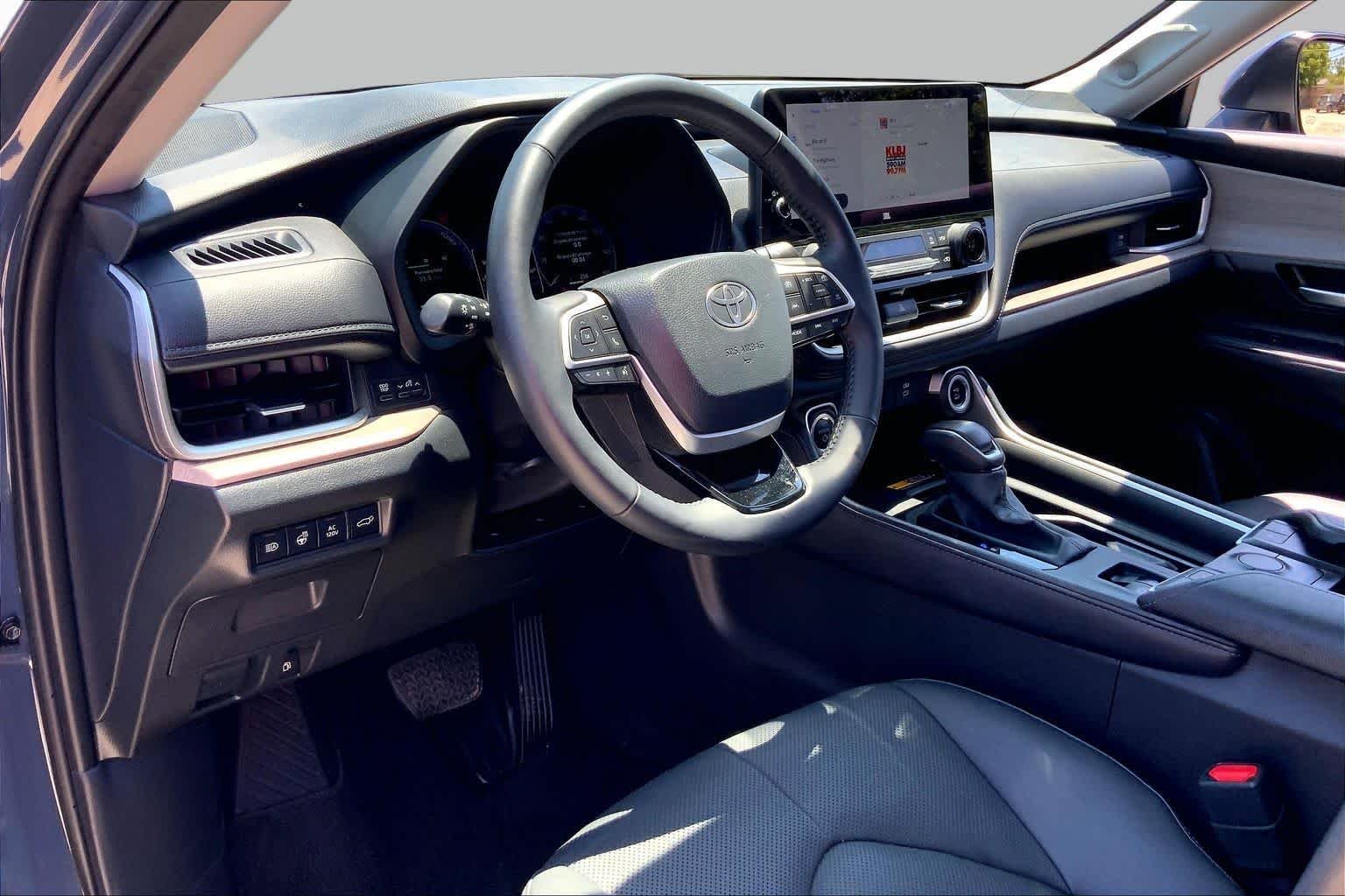 Used 2025 Storm Cloud Toyota Hybrid Limited image 18