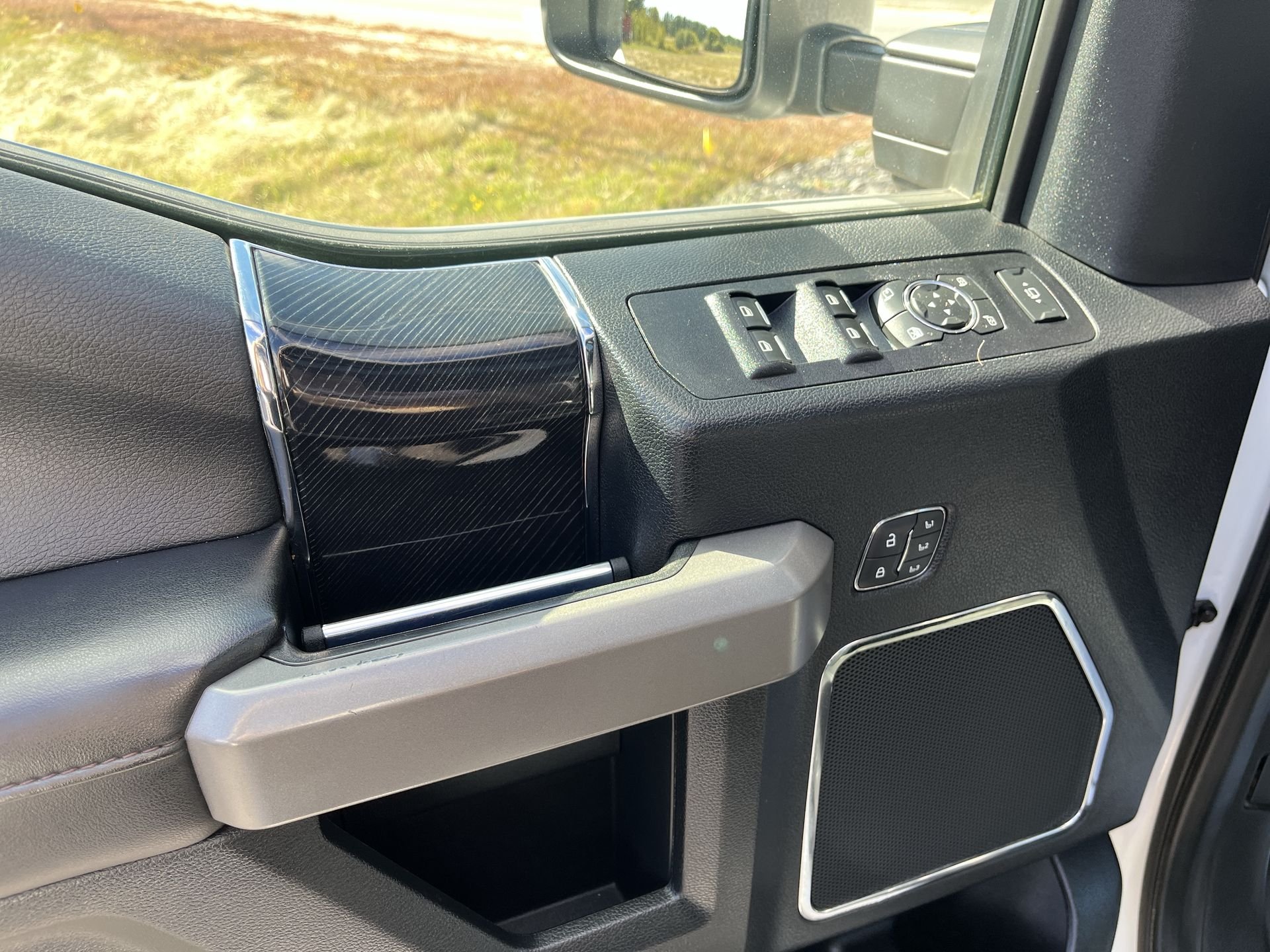 Used 2021 Star White Ford Platinum image 5