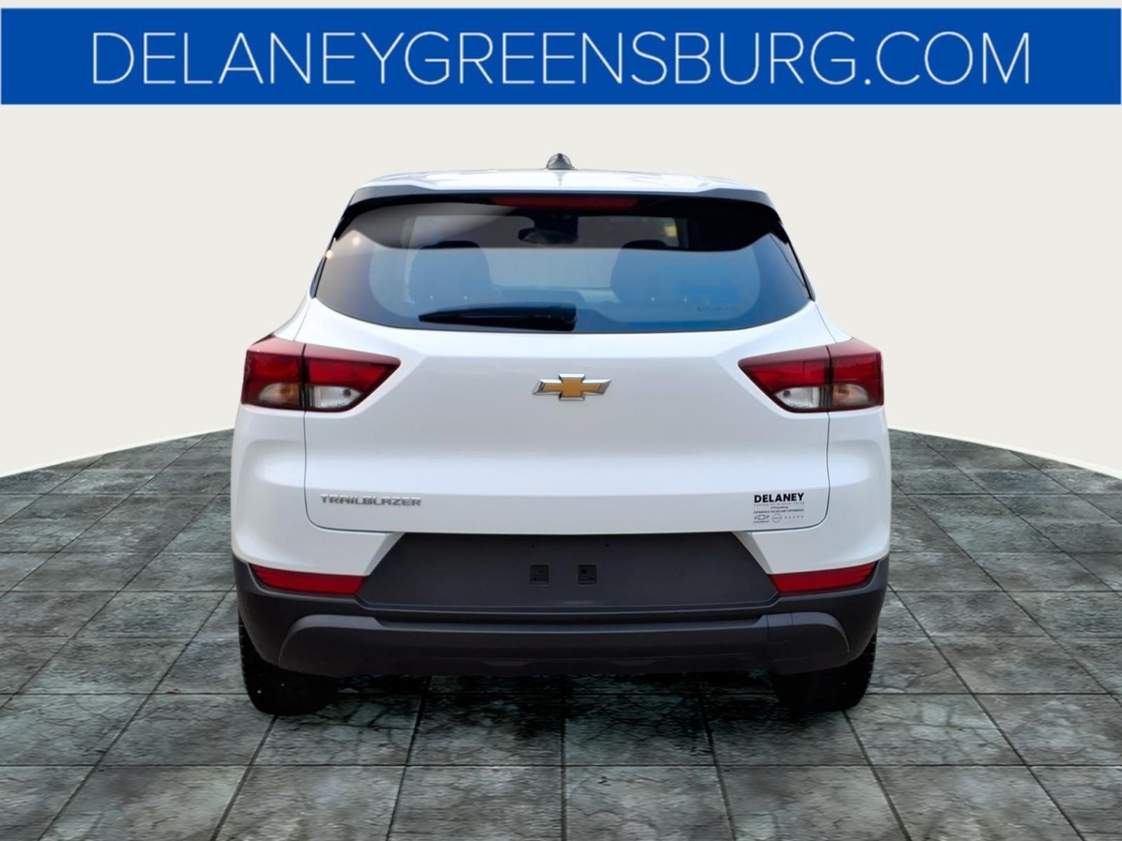 Used 2024 Summit White Gaz Chevrolet LS image 4