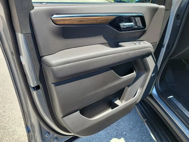 2026 Chevrolet Suburban High Country - Photo 21