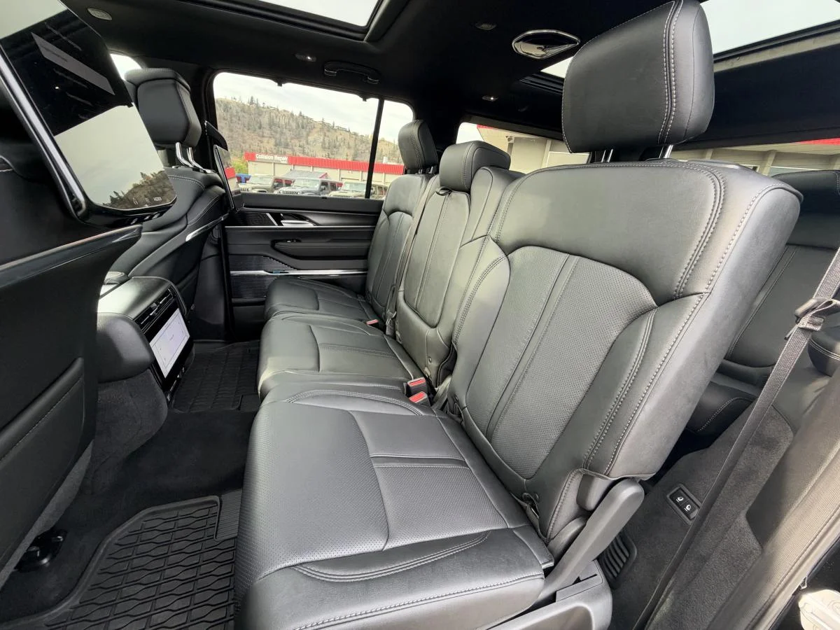 New 2026 Black Jeep Summit Obsidian image 18