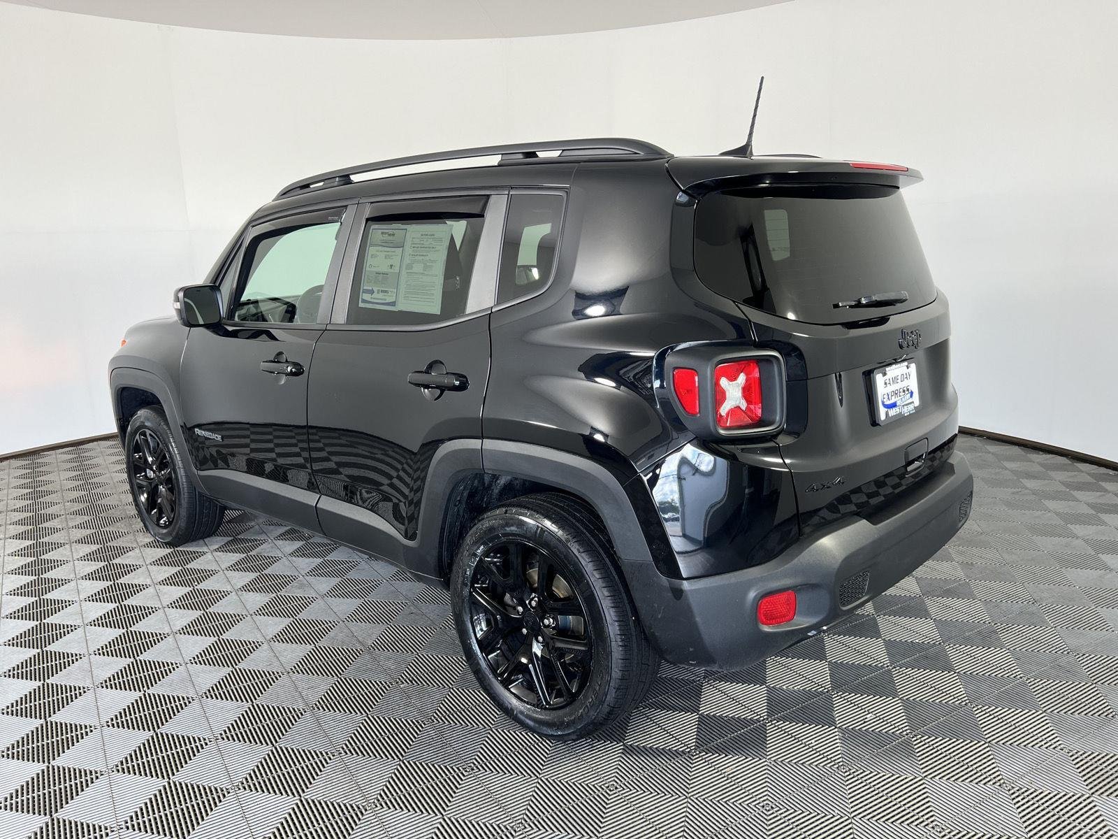Used 2022 Black Clearcoat Jeep Altitude image 5