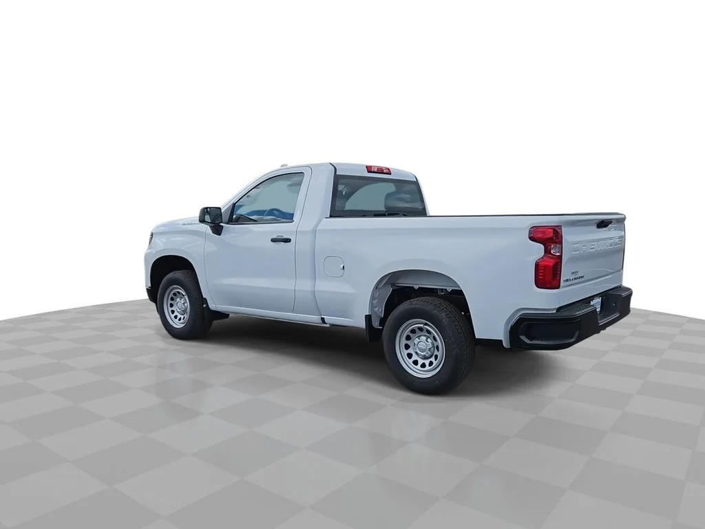 New 2026 Summit White Chevrolet WT image 6