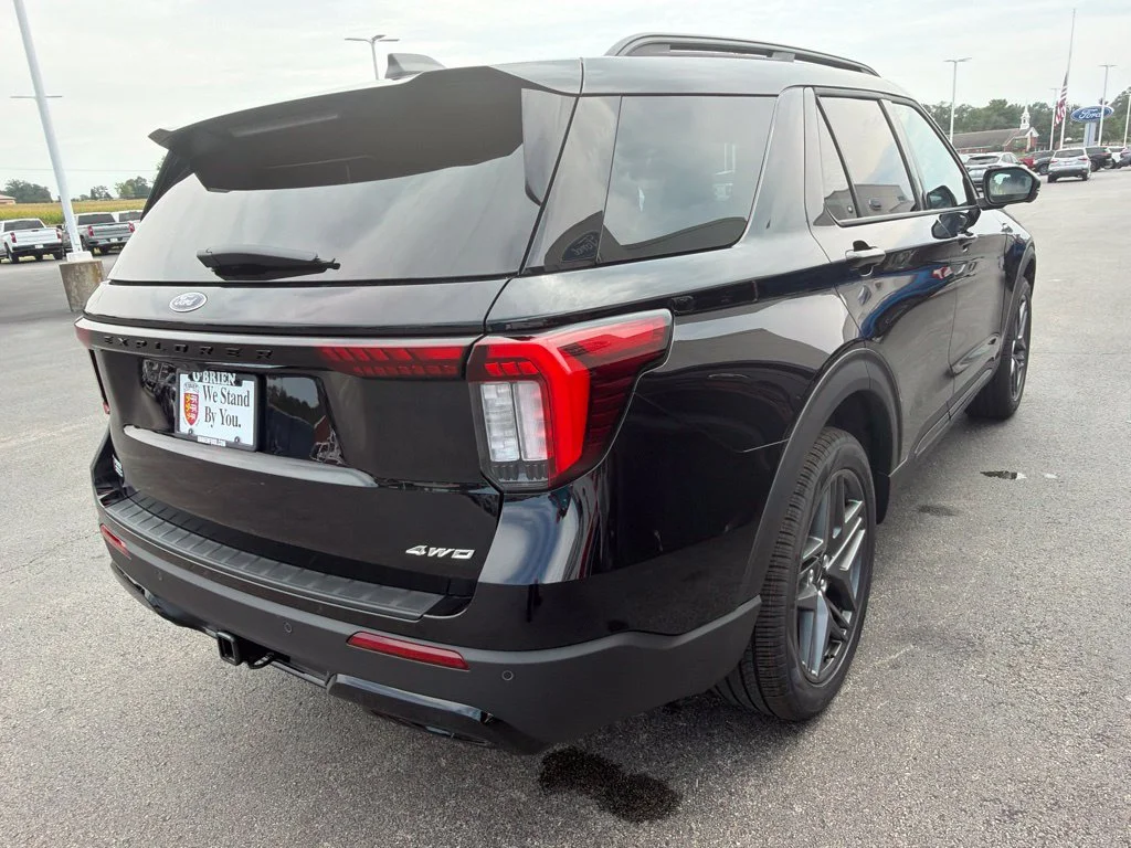 New 2026 Agate Black Metallic Ford ST-Line image 5