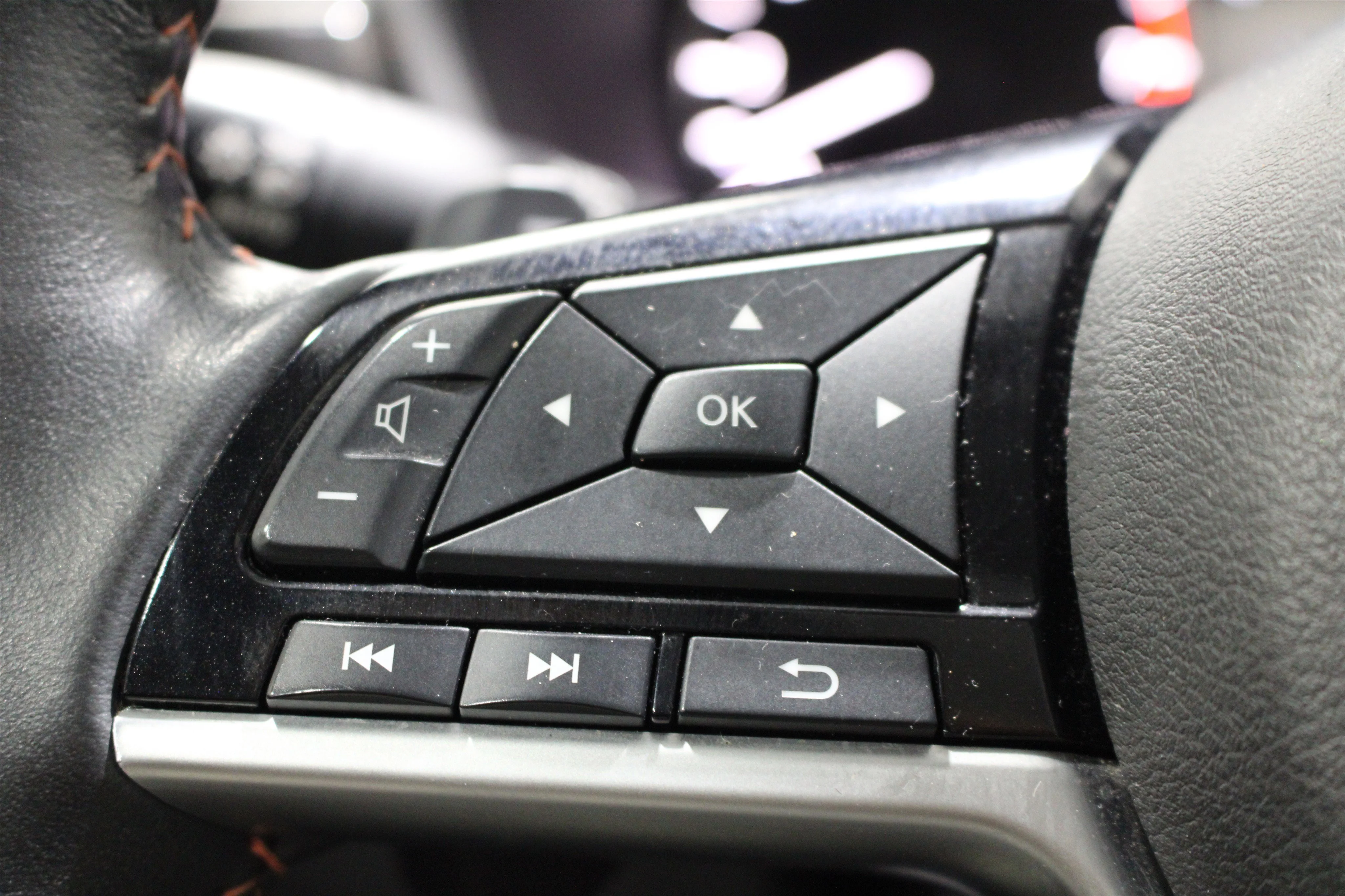 2023 Nissan Altima SR - Photo 11