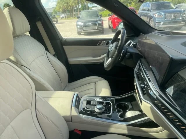 Used 2025 Mineral White Metallic BMW M60i image 8