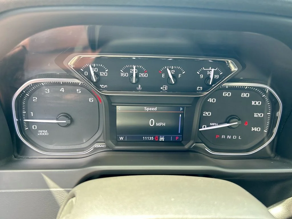 Used 2021 Silver GMC Base image 17