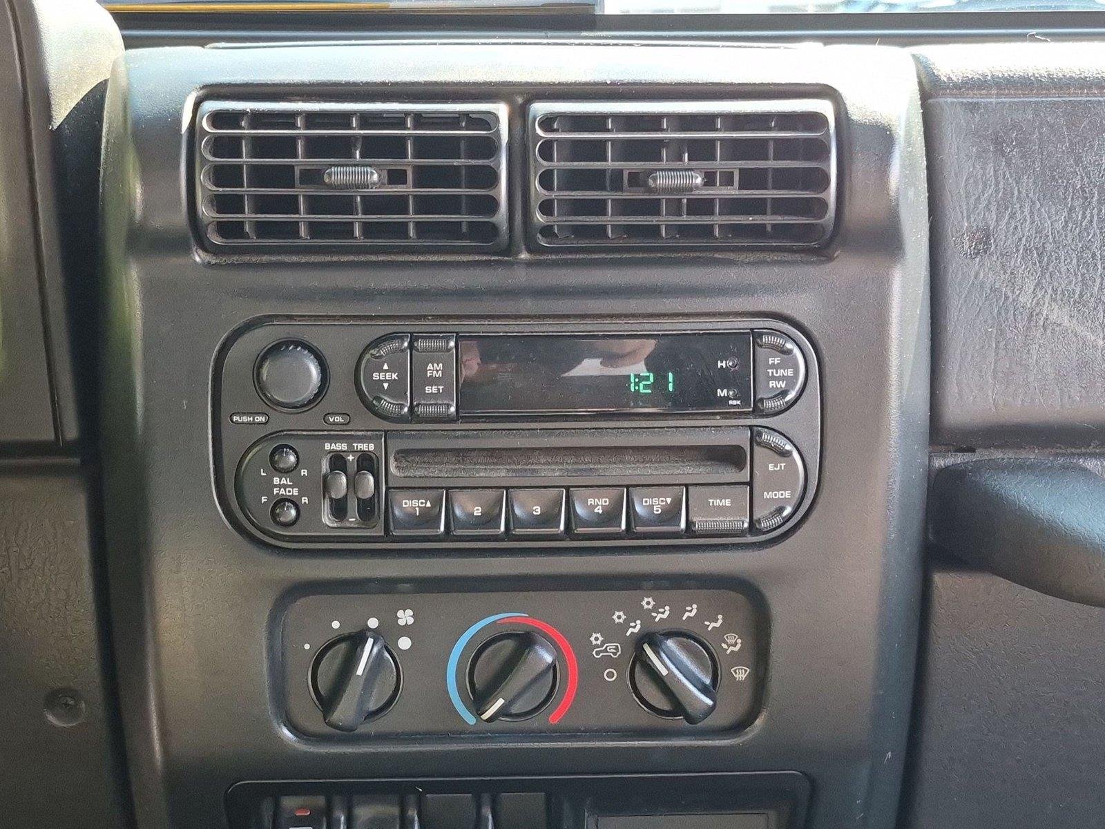 Used 2003  Jeep Sport image 22
